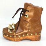 Brown combat clogs - Image 2