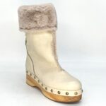 Beige fur combat clog
